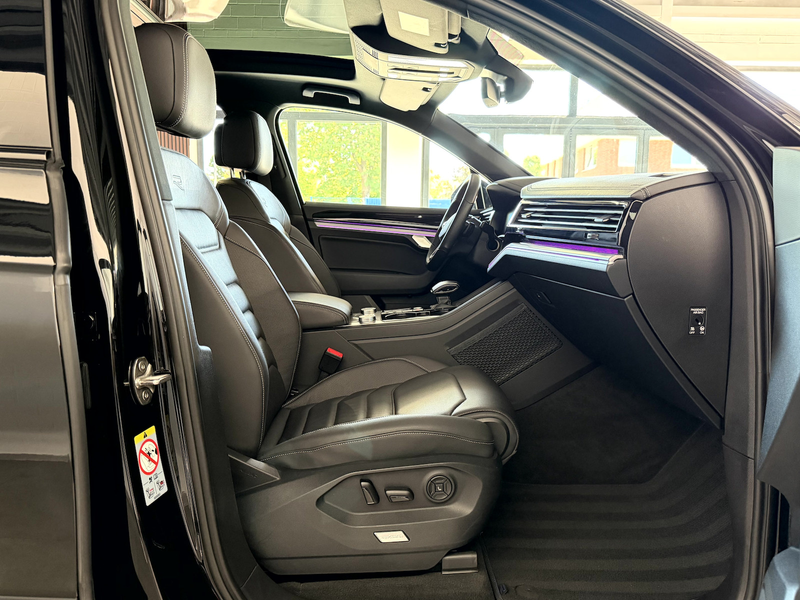 Volkswagen Touareg R 3.0TSI*BlackStyle*Pano*AHK*HUD*Massage* — photo 11