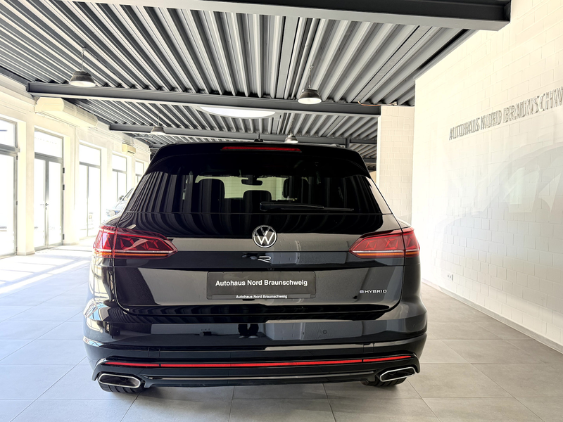 Volkswagen Touareg R 3.0TSI*BlackStyle*Pano*AHK*HUD*Massage* — photo 6