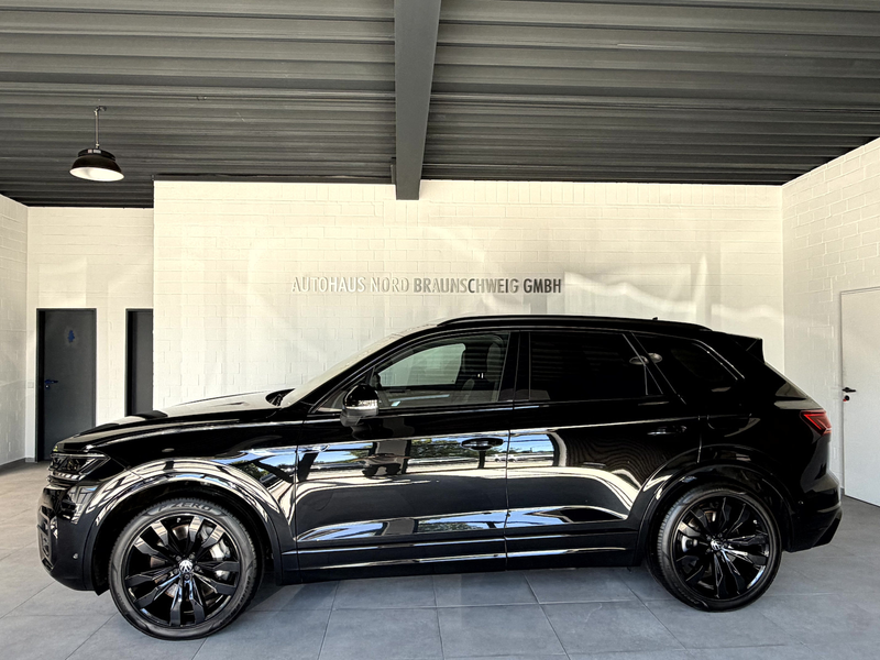 Volkswagen Touareg R 3.0TSI*BlackStyle*Pano*AHK*HUD*Massage* — photo 3