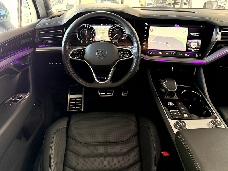 Volkswagen Touareg R 3.0TSI*BlackStyle*Pano*AHK*HUD*Massage* — photo 13