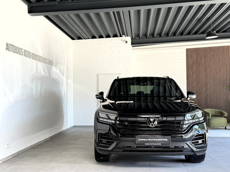 Volkswagen Touareg R 3.0TSI*BlackStyle*Pano*AHK*HUD*Massage* — photo 2