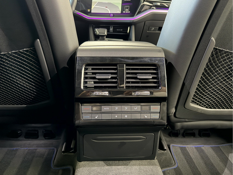 Volkswagen Touareg R 3.0TSI*BlackStyle*Pano*AHK*HUD*Massage* — photo 9