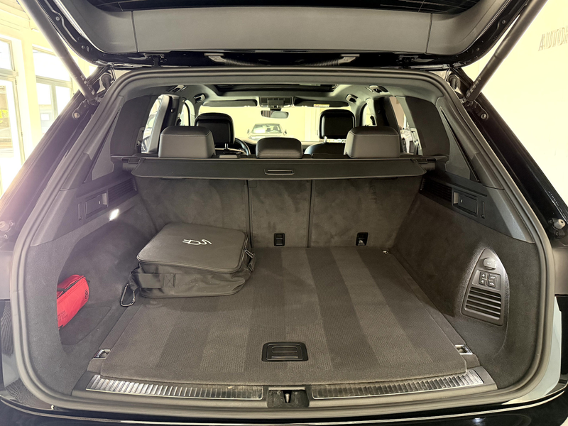 Volkswagen Touareg R 3.0TSI*BlackStyle*Pano*AHK*HUD*Massage* — photo 7