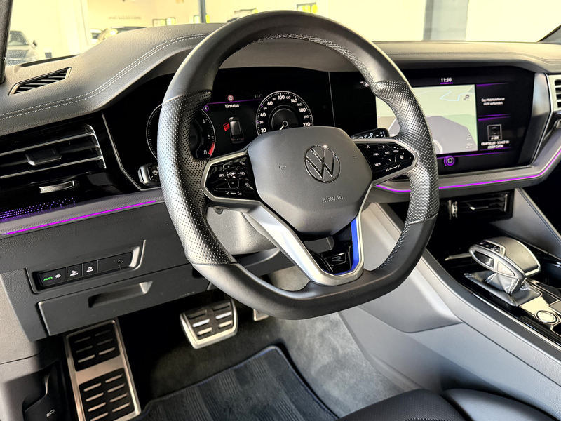Volkswagen Touareg R 3.0TSI*BlackStyle*Pano*AHK*HUD*Massage* — photo 14