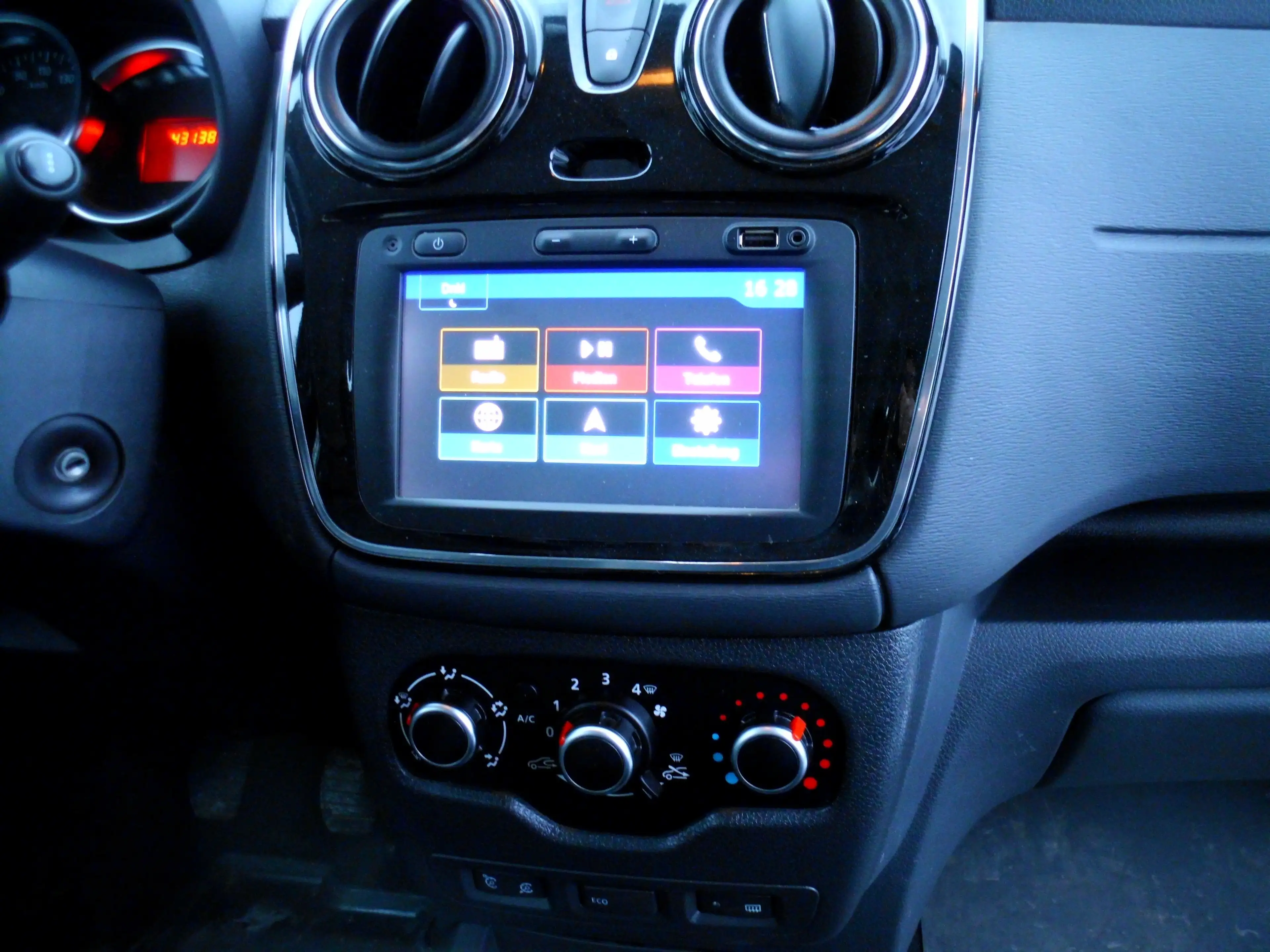 Dacia Lodgy Lodgy TCe 115 Stepway+AHK+NAVI+Rückfahrkamera — photo 7
