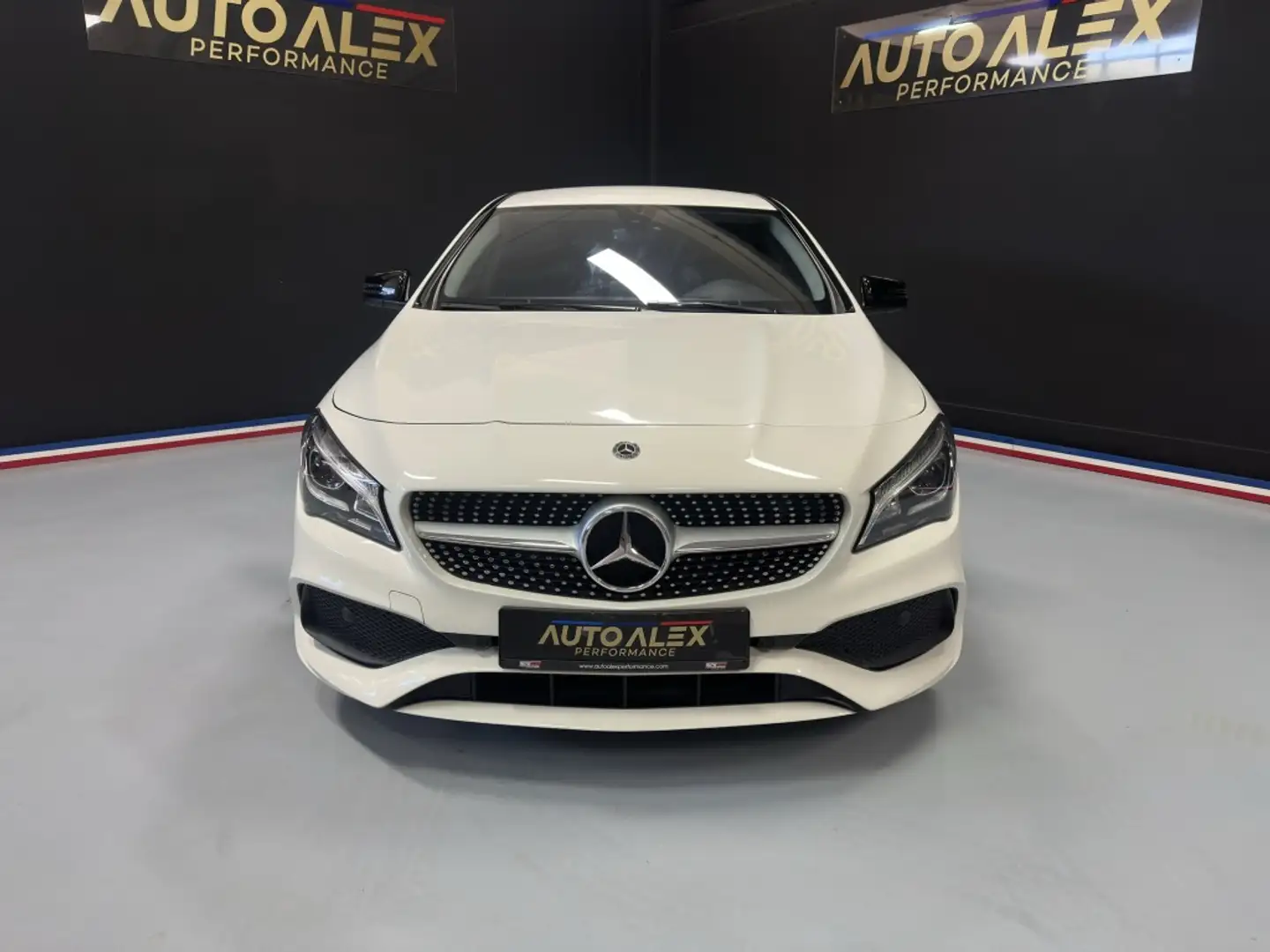 Mercedes-Benz CLA 220 Shooting Brake 220d AMG Line 7G-DCT Weiß - 2