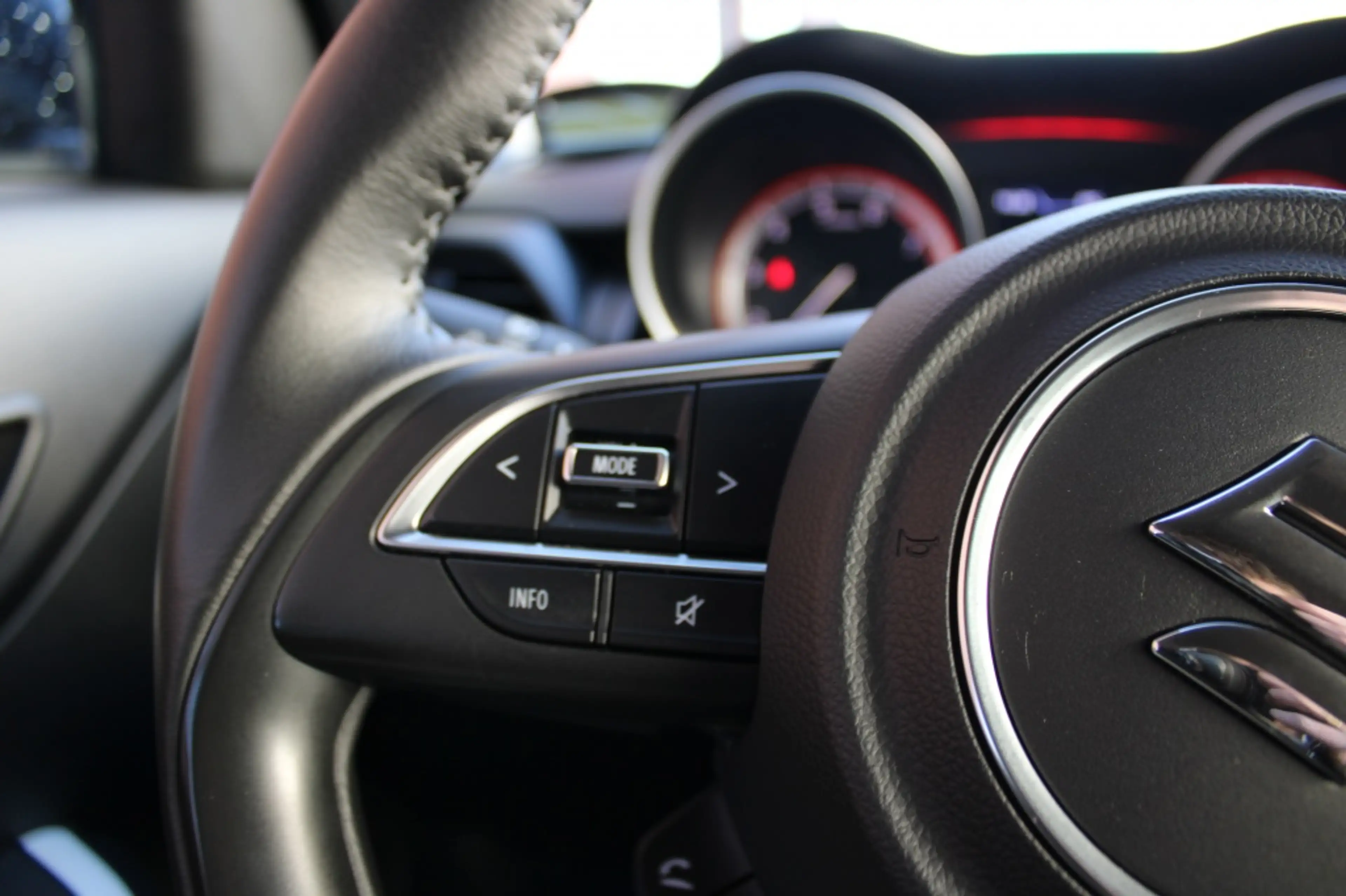 Suzuki Swift 1.2 Select Smart Hybrid Automaat — photo 22
