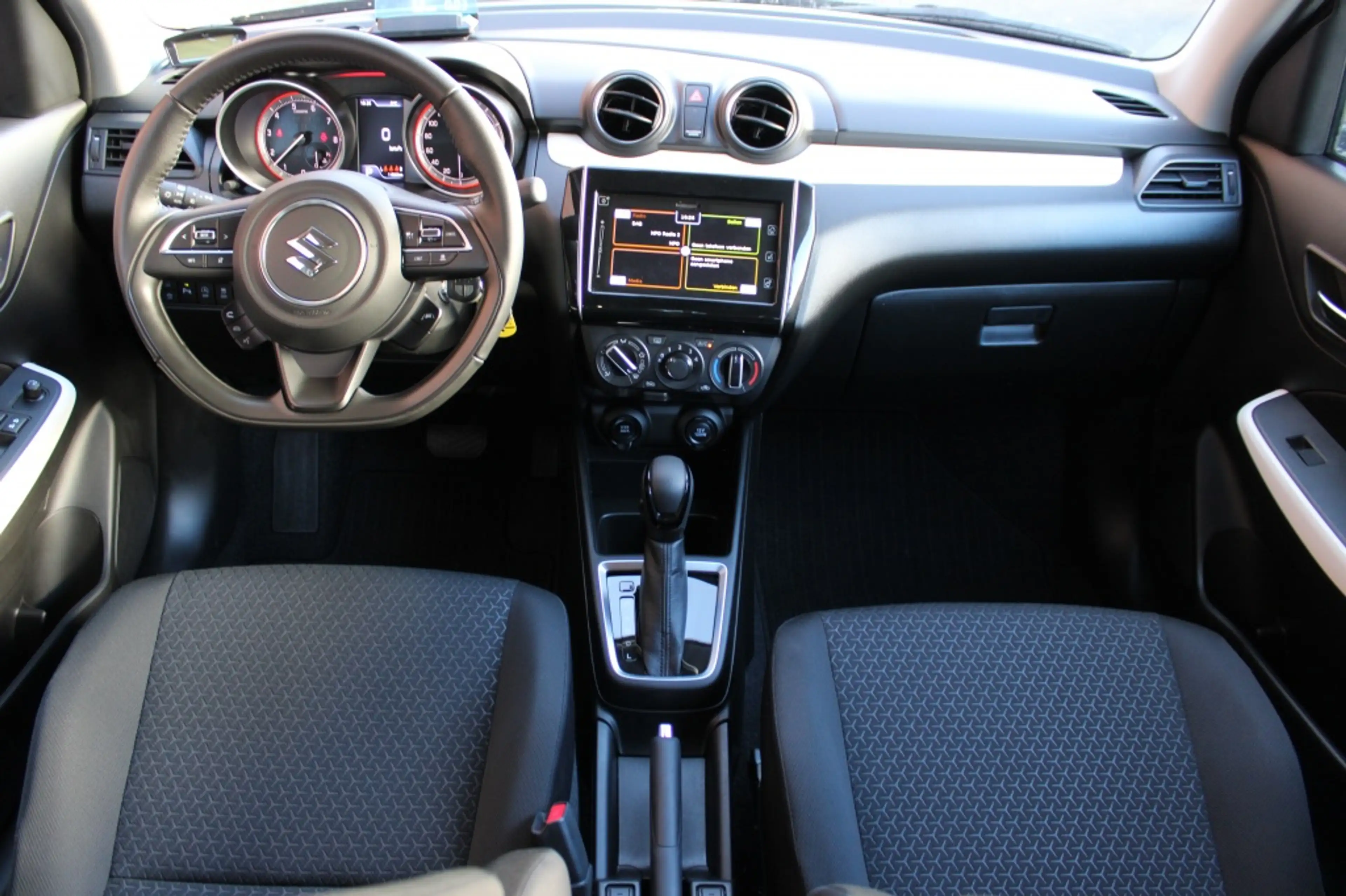 Suzuki Swift 1.2 Select Smart Hybrid Automaat — photo 9