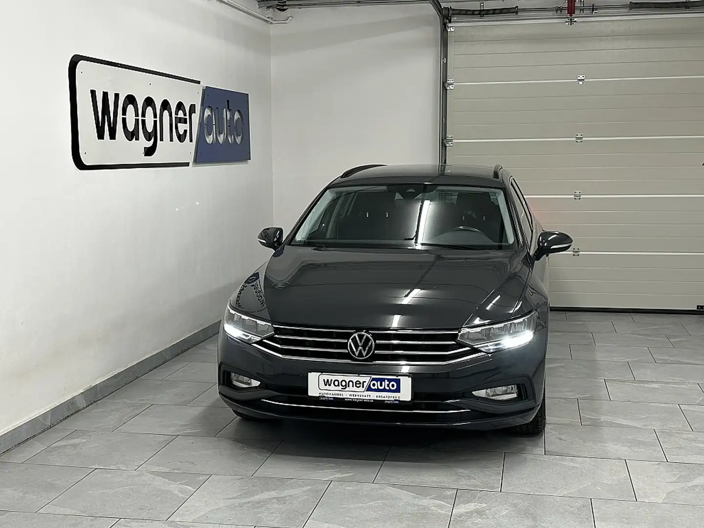 Volkswagen Passat Variant Business 2,0 SCR TDI DSG. LED/ACC/Navi/"Travel ... Gris - 1