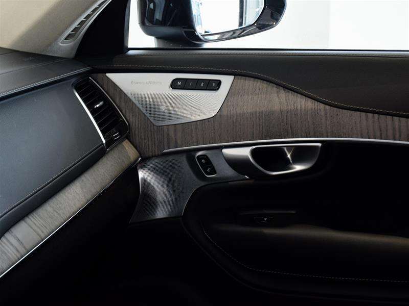 2024 Volvo XC90 T8 eAWD PHEV Ultimate Bright Theme 7-Seater thumb 17