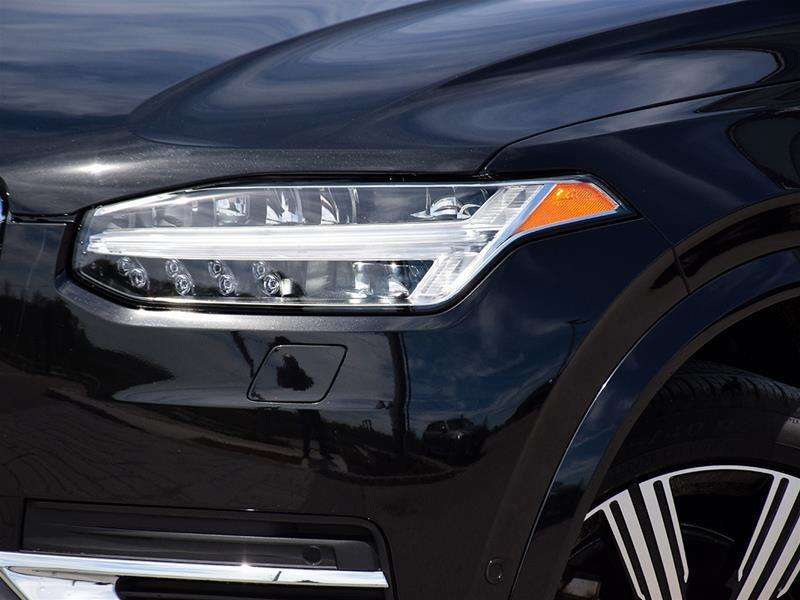 2024 Volvo XC90 T8 eAWD PHEV Ultimate Bright Theme 7-Seater alt 5