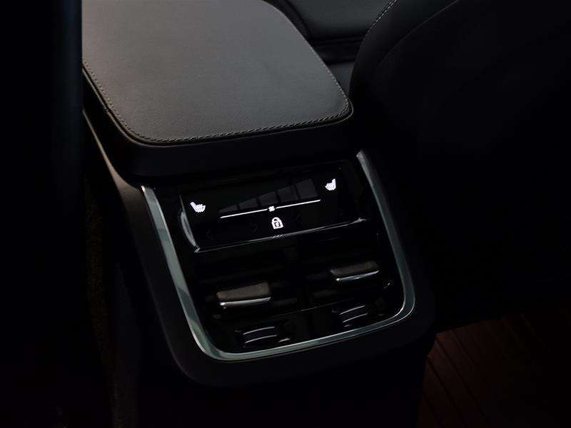 2024 Volvo XC90 T8 eAWD PHEV Ultimate Bright Theme 7-Seater thumb 20