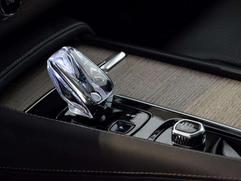 2024 Volvo XC90 T8 eAWD PHEV Ultimate Bright Theme 7-Seater thumb 16
