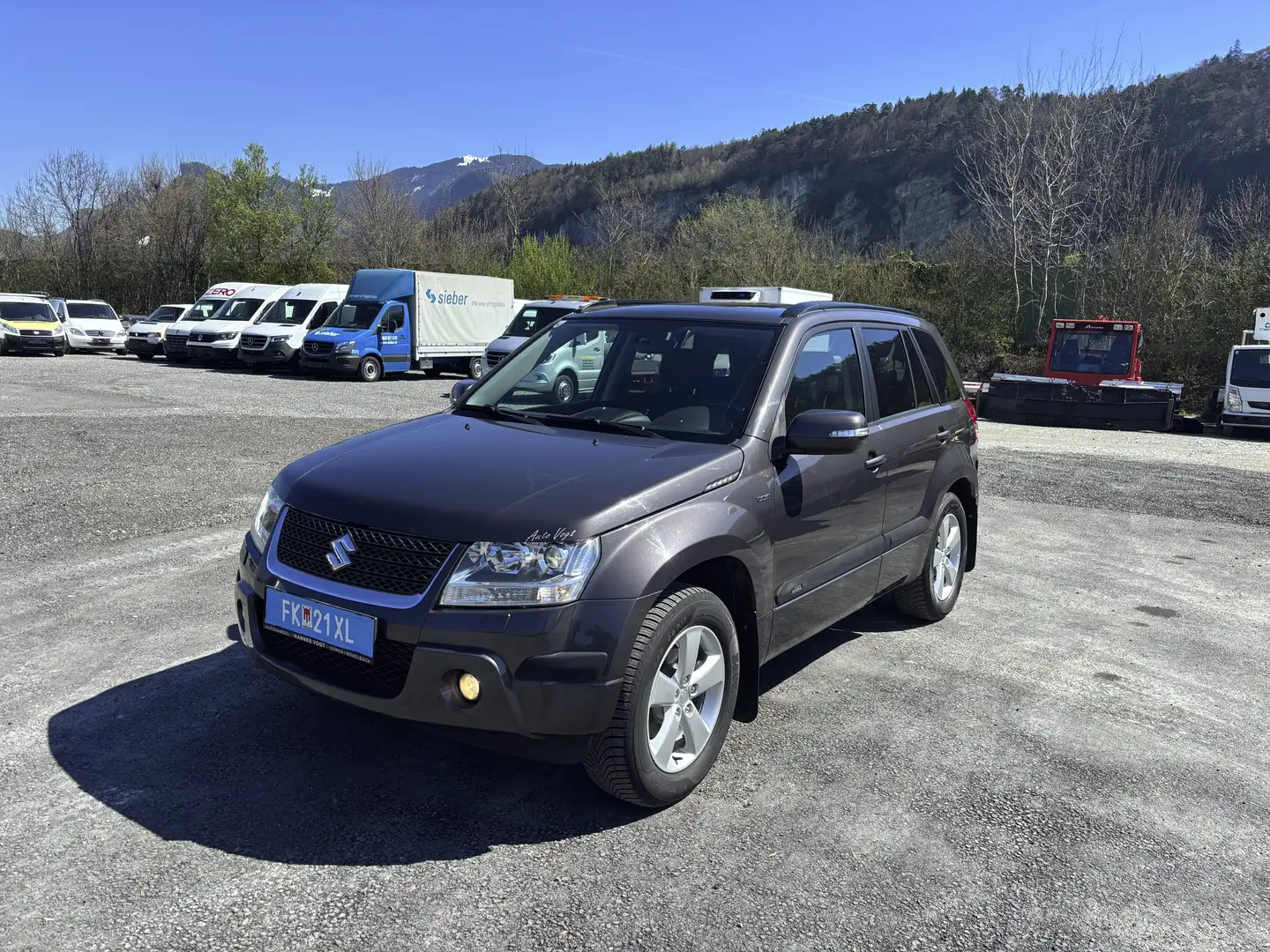 Suzuki Grand Vitara 1.9 DDIS Allrad Schiebedach Navi Klima Grau - 2