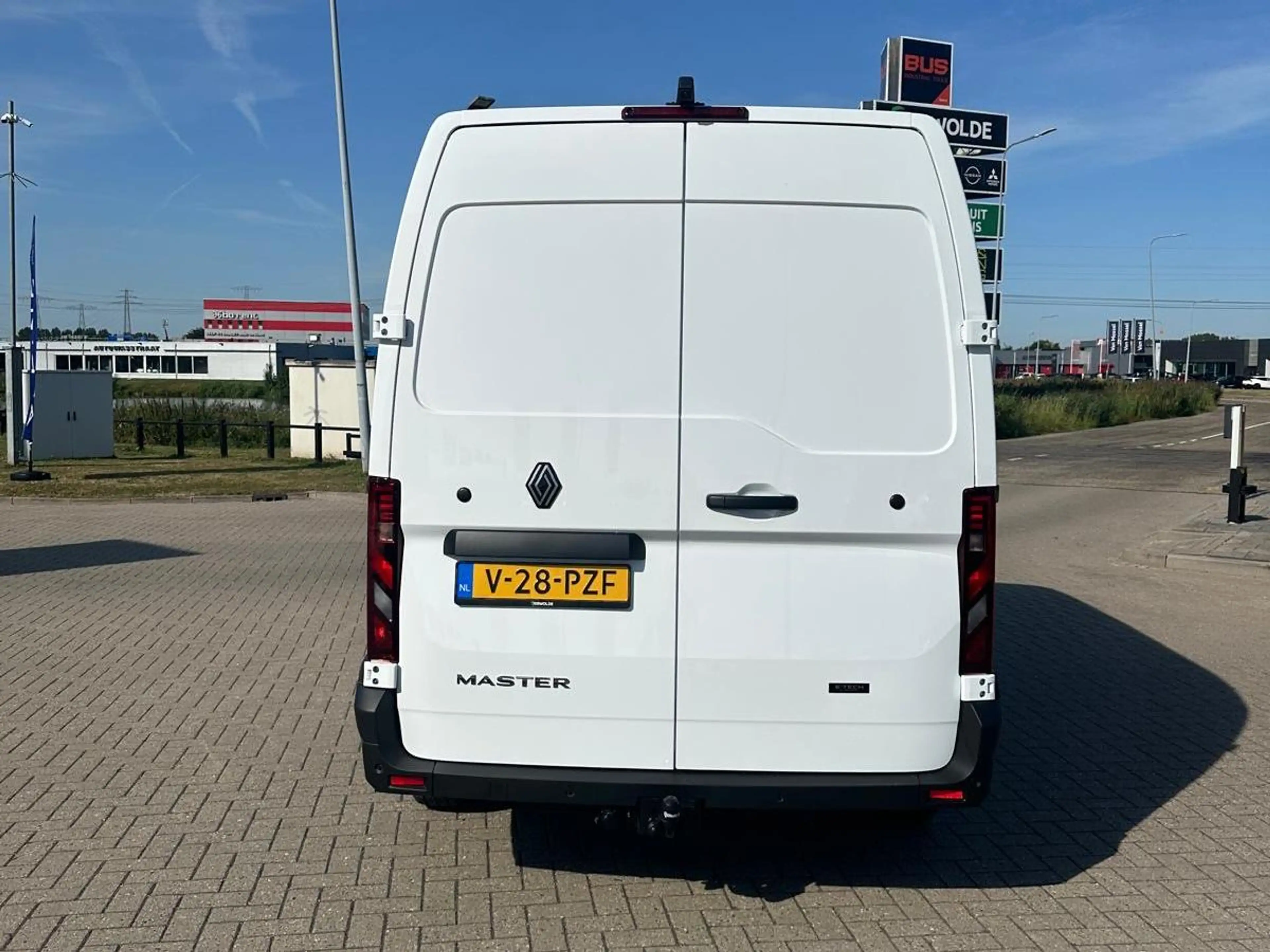 Renault Master E-Tech GB L2H2 T35 E-Tech 140 pk long range advanc — photo 13