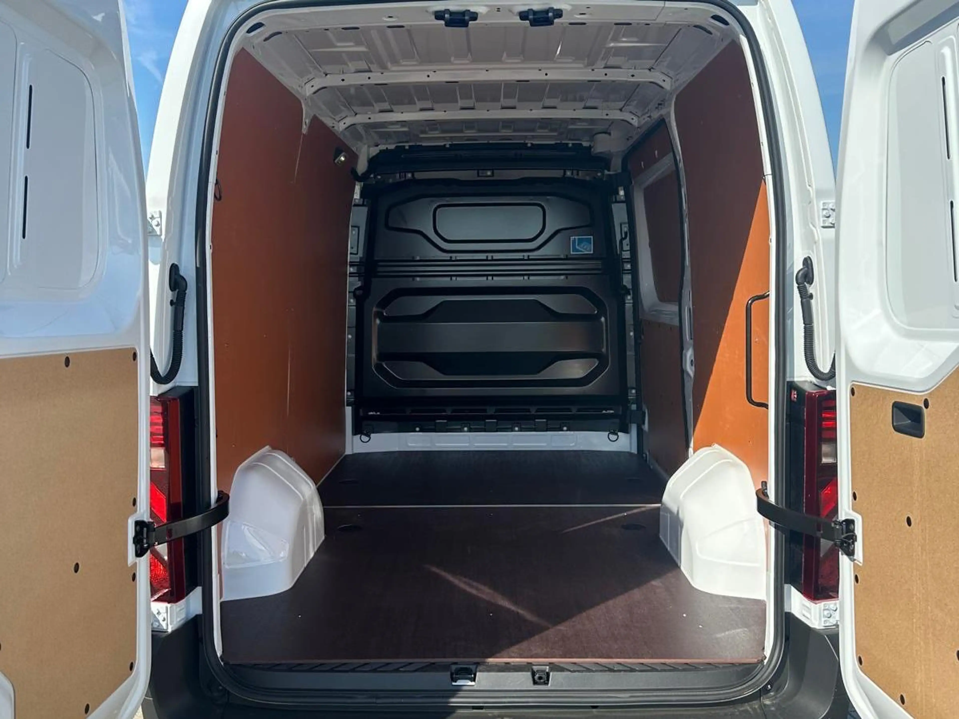 Renault Master E-Tech GB L2H2 T35 E-Tech 140 pk long range advanc — photo 9