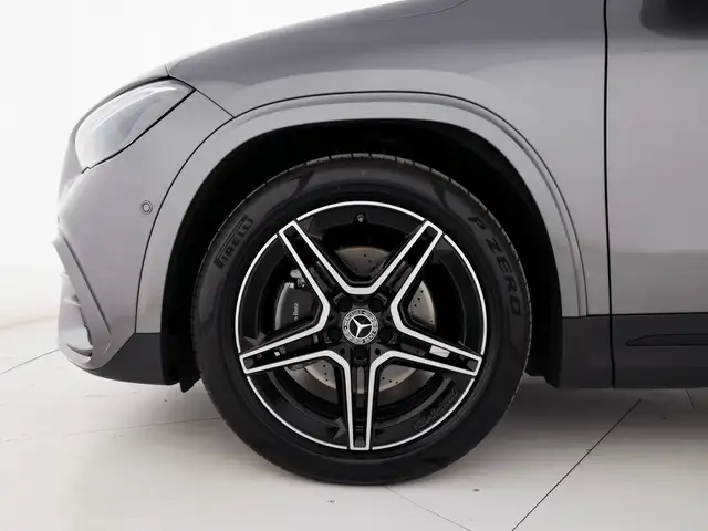Mercedes-Benz GLA view 7