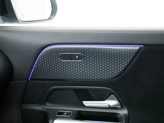 Mercedes-Benz GLA view 14