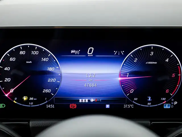 Mercedes-Benz GLA view 12