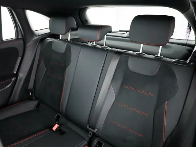 Mercedes-Benz GLA view 11