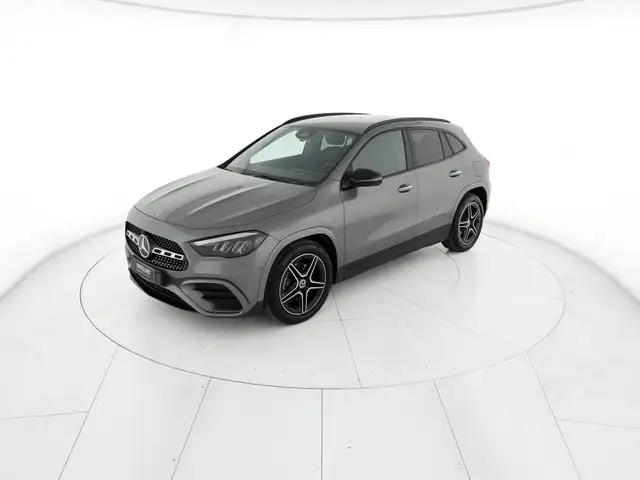Mercedes-Benz GLA view 2