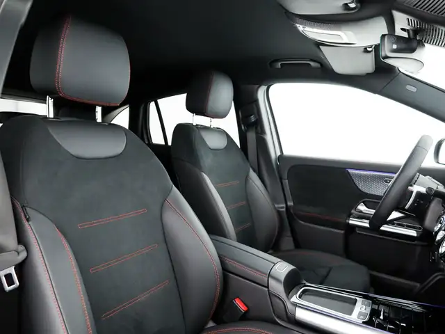 Mercedes-Benz GLA view 10