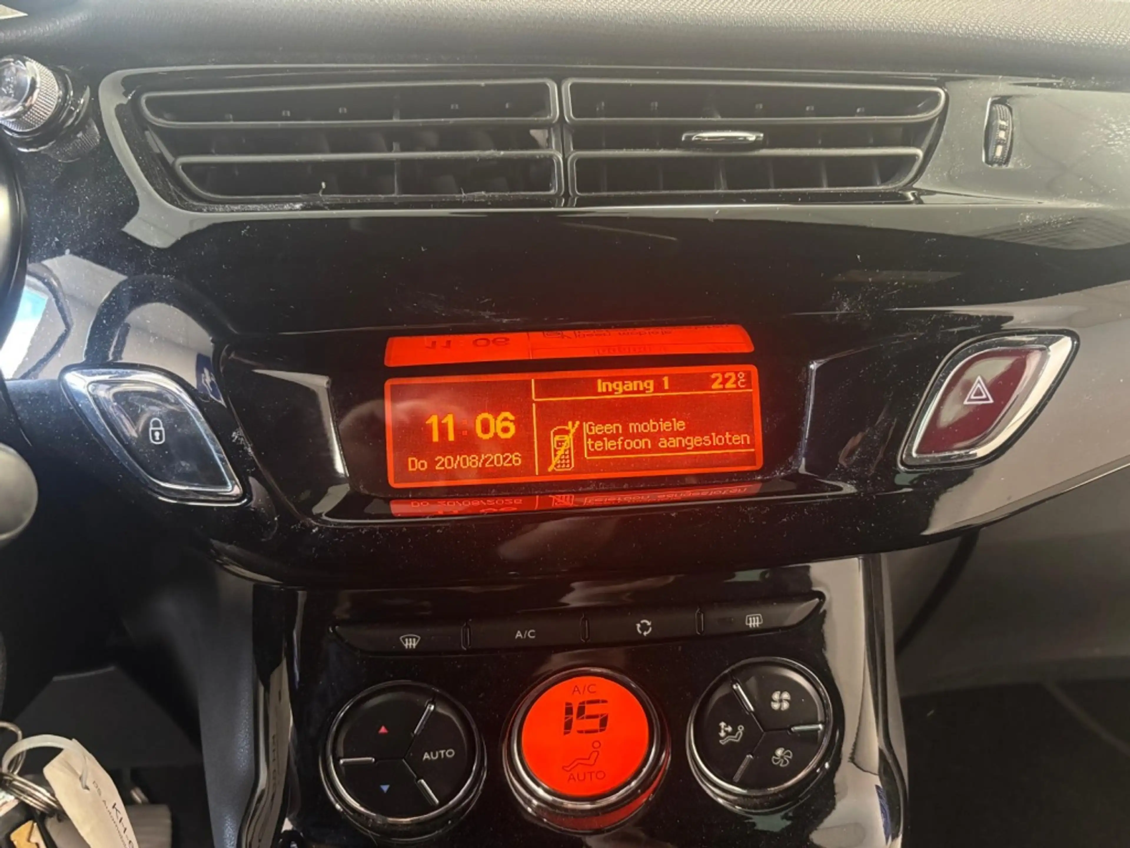 DS Automobiles DS 3 1.2 So Chic zwarte hemel/clima — photo 13