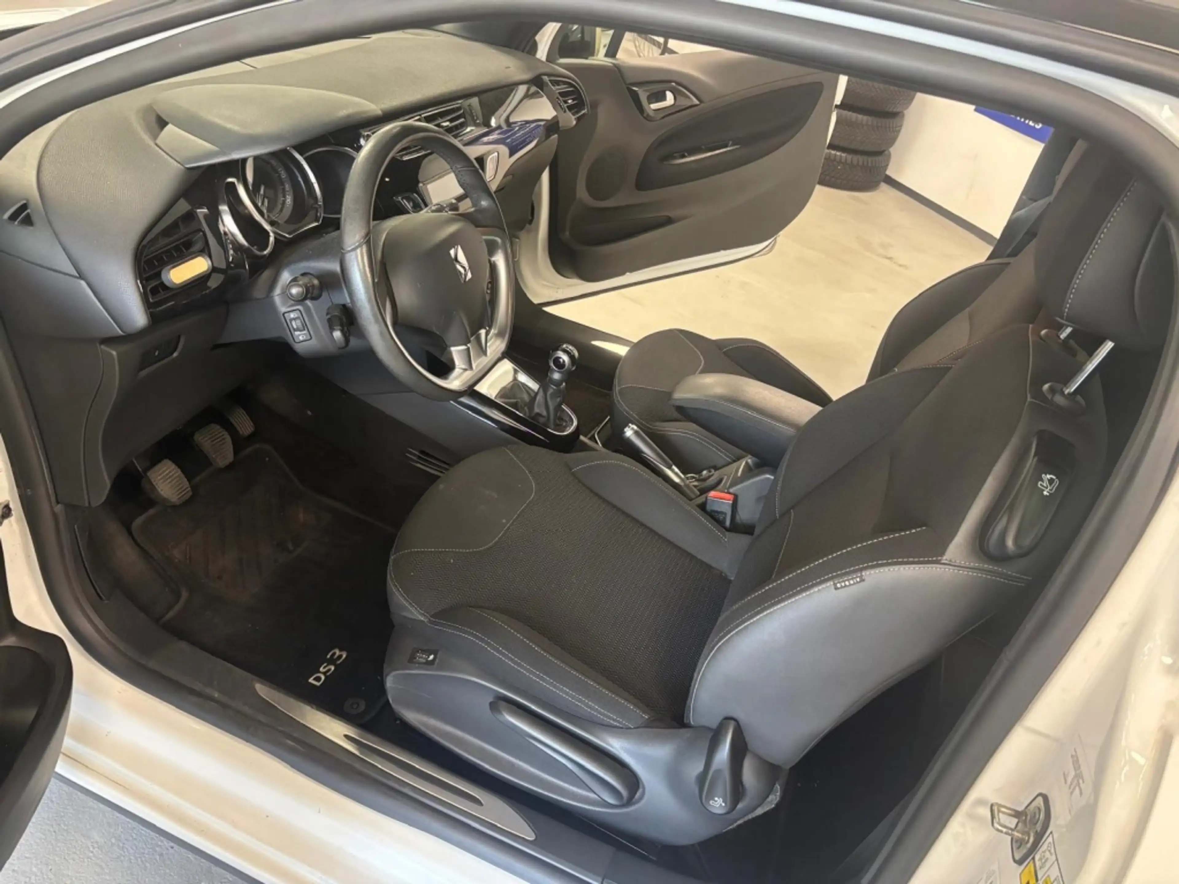 DS Automobiles DS 3 1.2 So Chic zwarte hemel/clima — photo 10