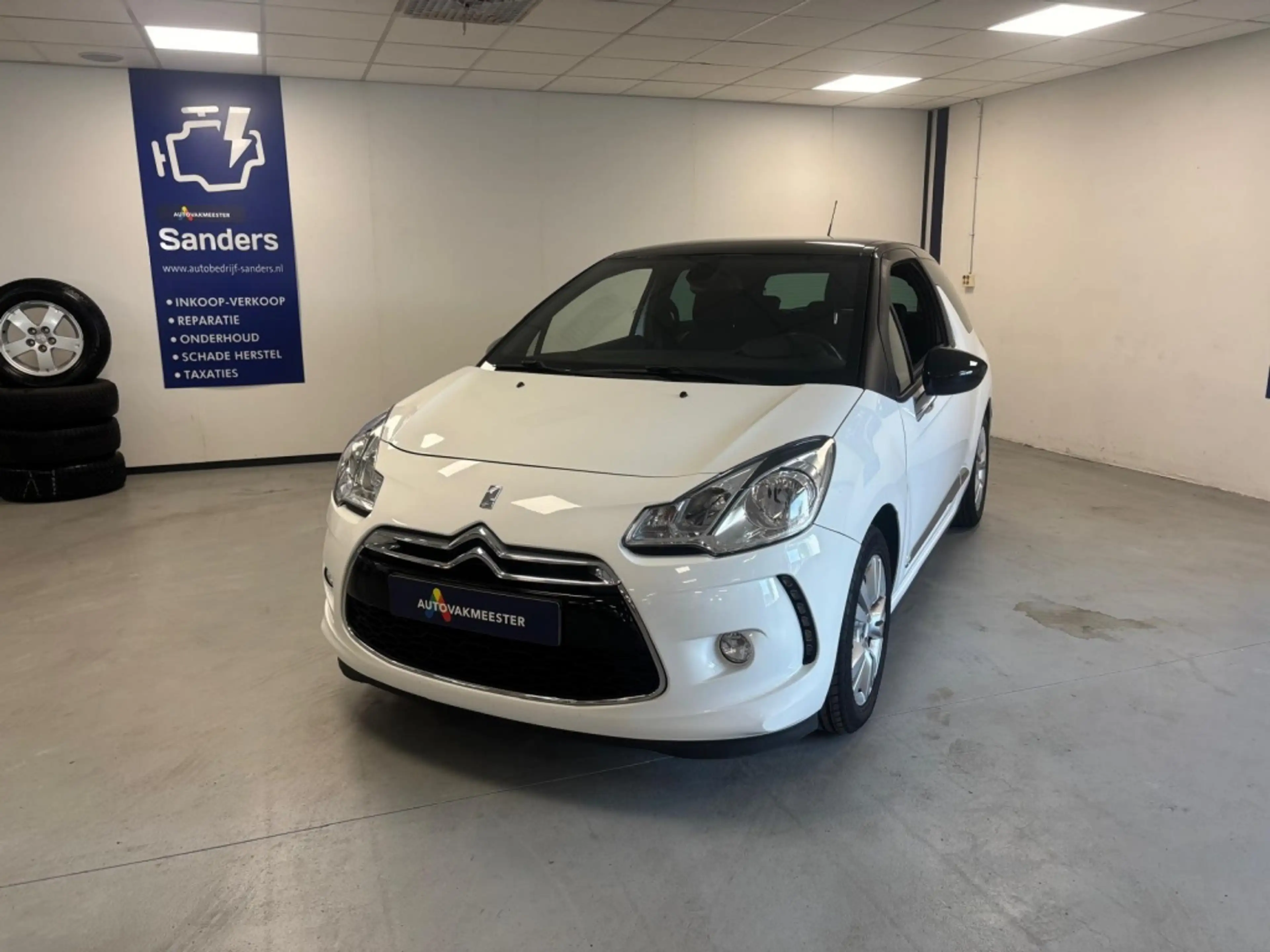 DS Automobiles DS 3 1.2 So Chic zwarte hemel/clima