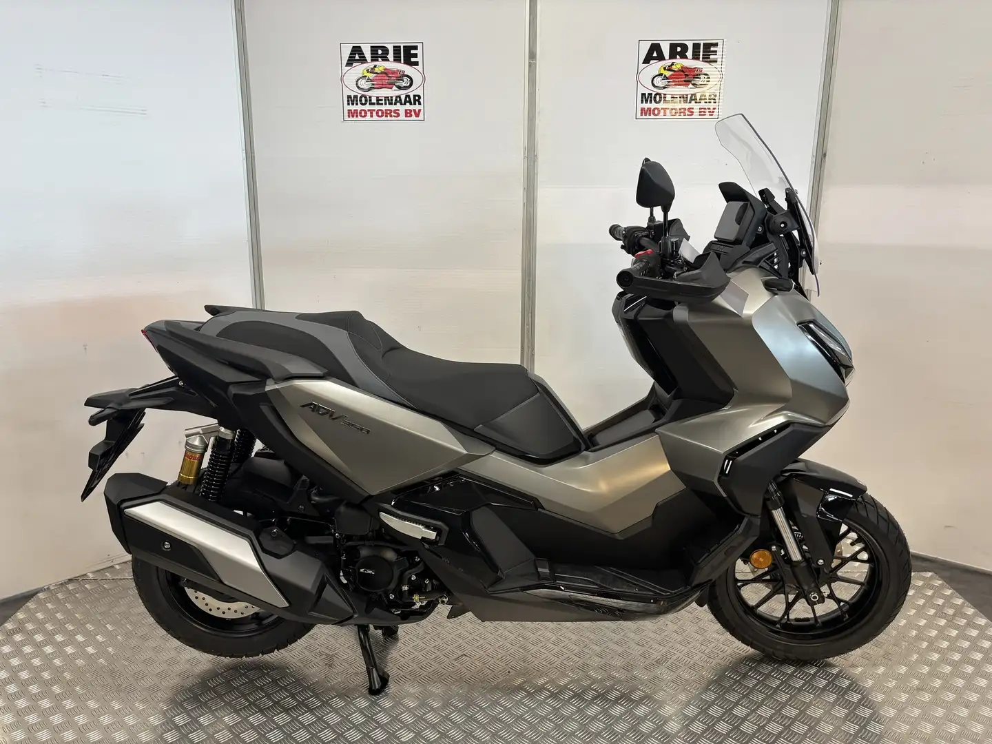 Honda ADV 350 Nero - 1
