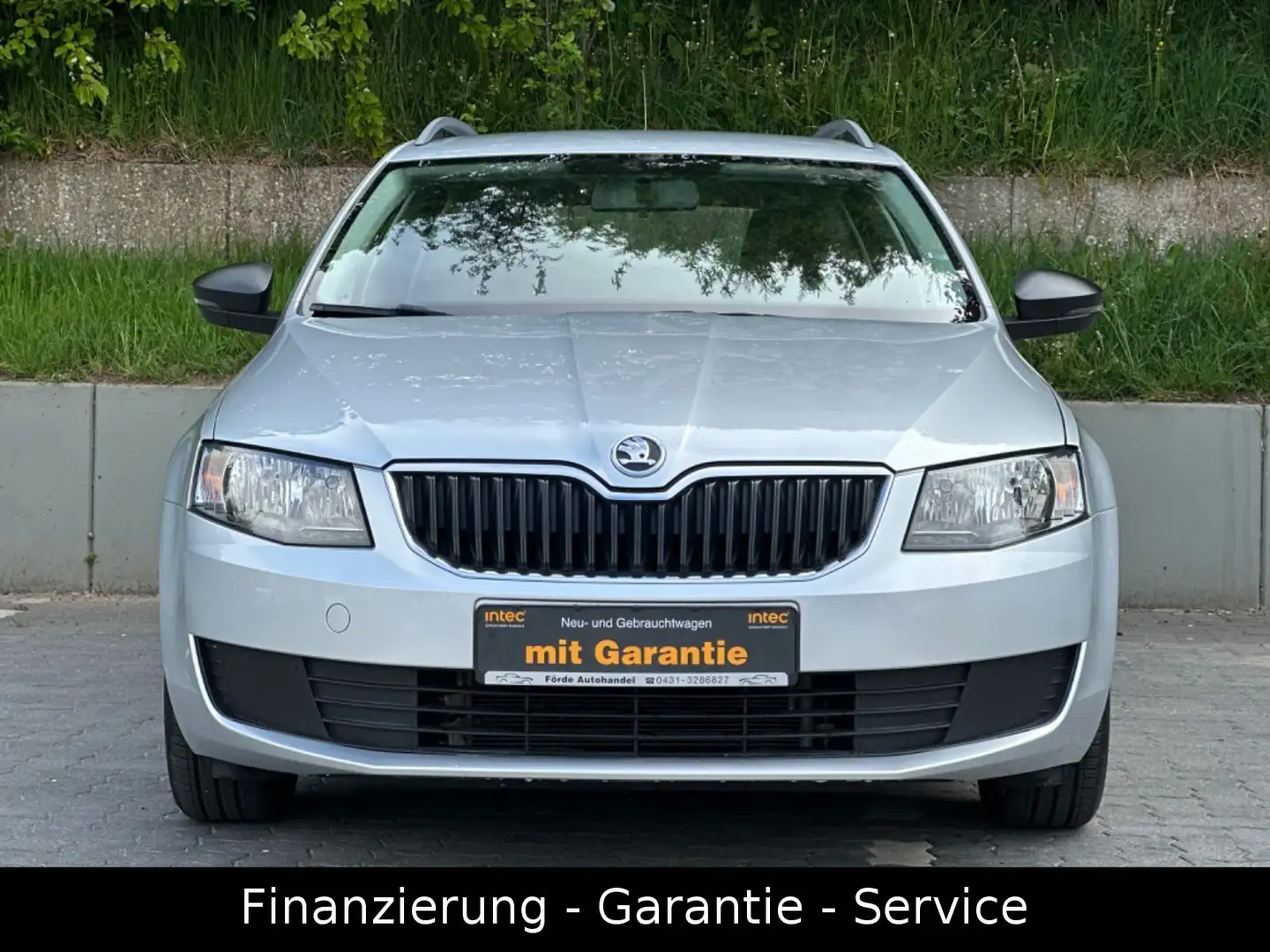 Skoda Octavia 1.2 TSI Combi/1 HAND/ERST 74TKM/AHK/TÜV Silber - 2