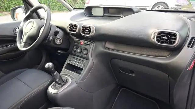 Citroen C3 Picasso view 10