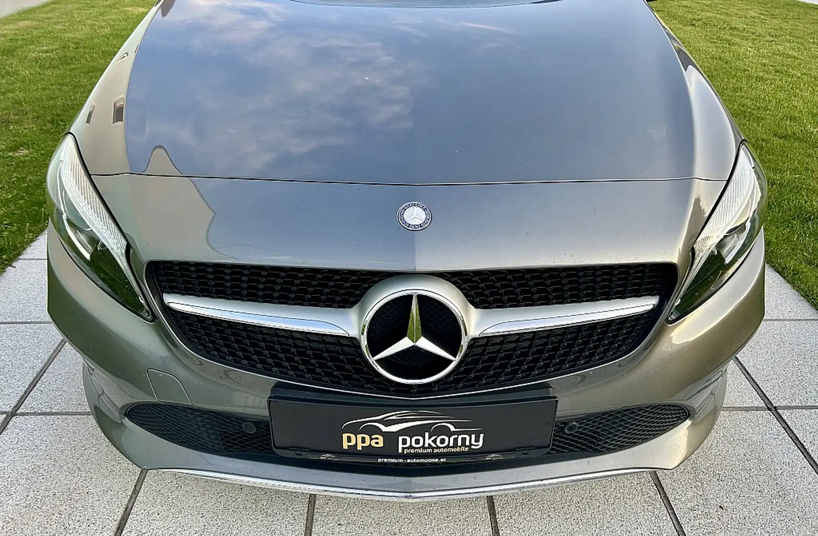 Mercedes-Benz A 220 d Aut. - Topzustand Gris - 2