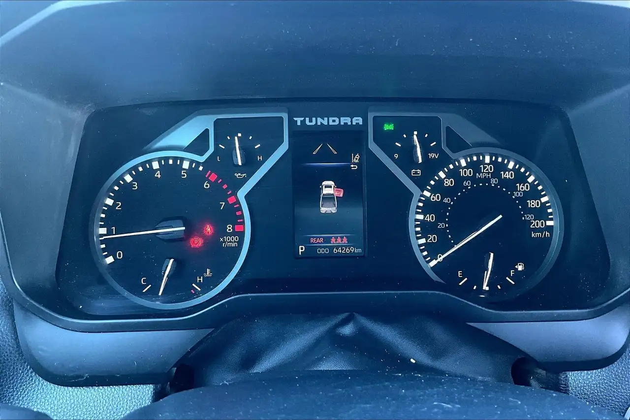Toyota Tundra снимка Toyota Tundra