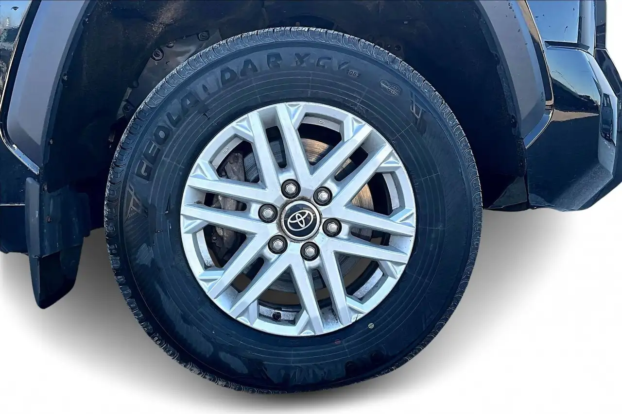 Toyota Tundra снимка Toyota Tundra