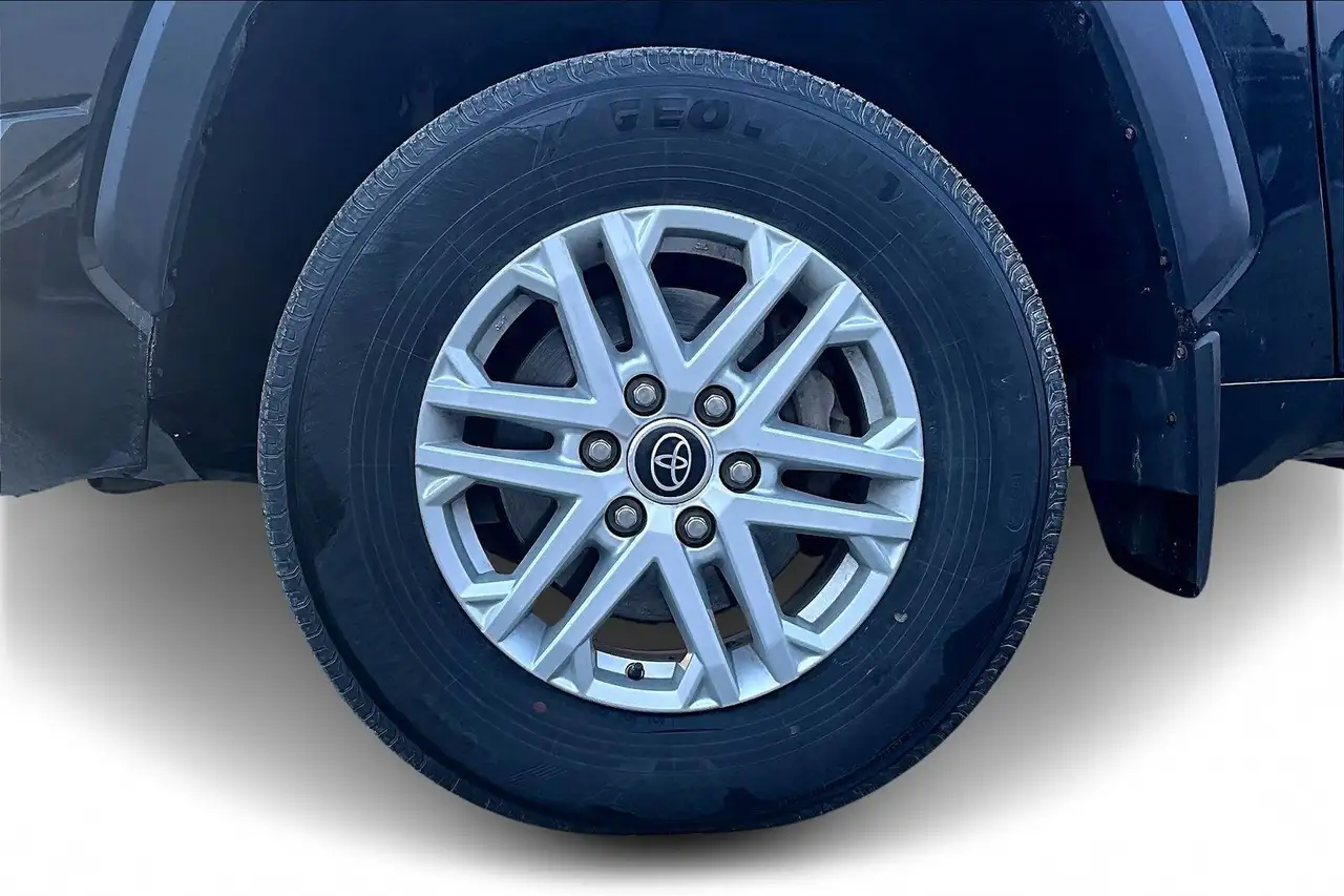 Toyota Tundra снимка Toyota Tundra