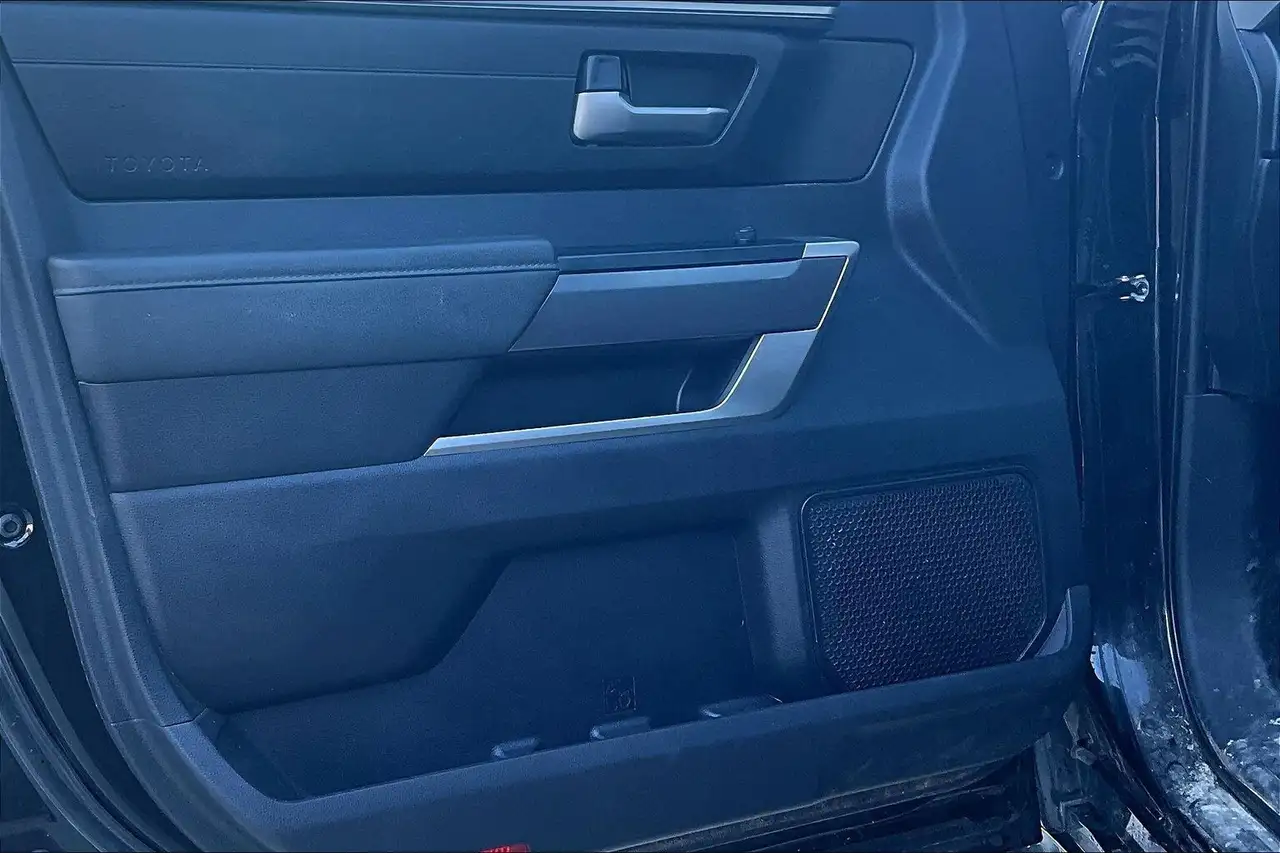 Toyota Tundra снимка Toyota Tundra