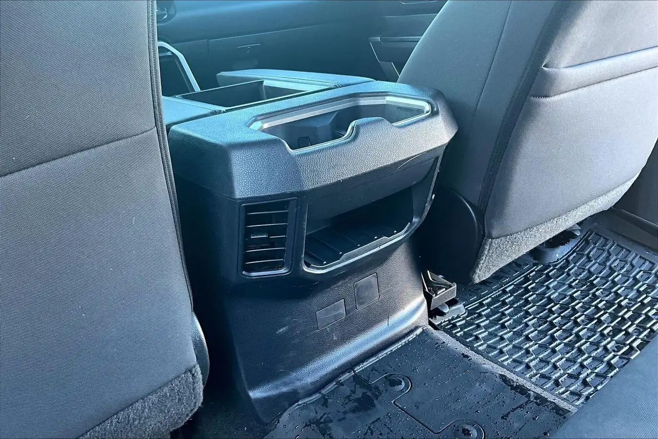 Toyota Tundra снимка Toyota Tundra
