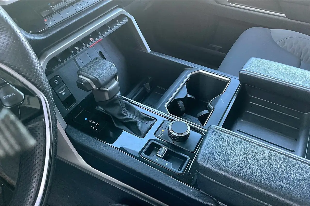 Toyota Tundra снимка Toyota Tundra