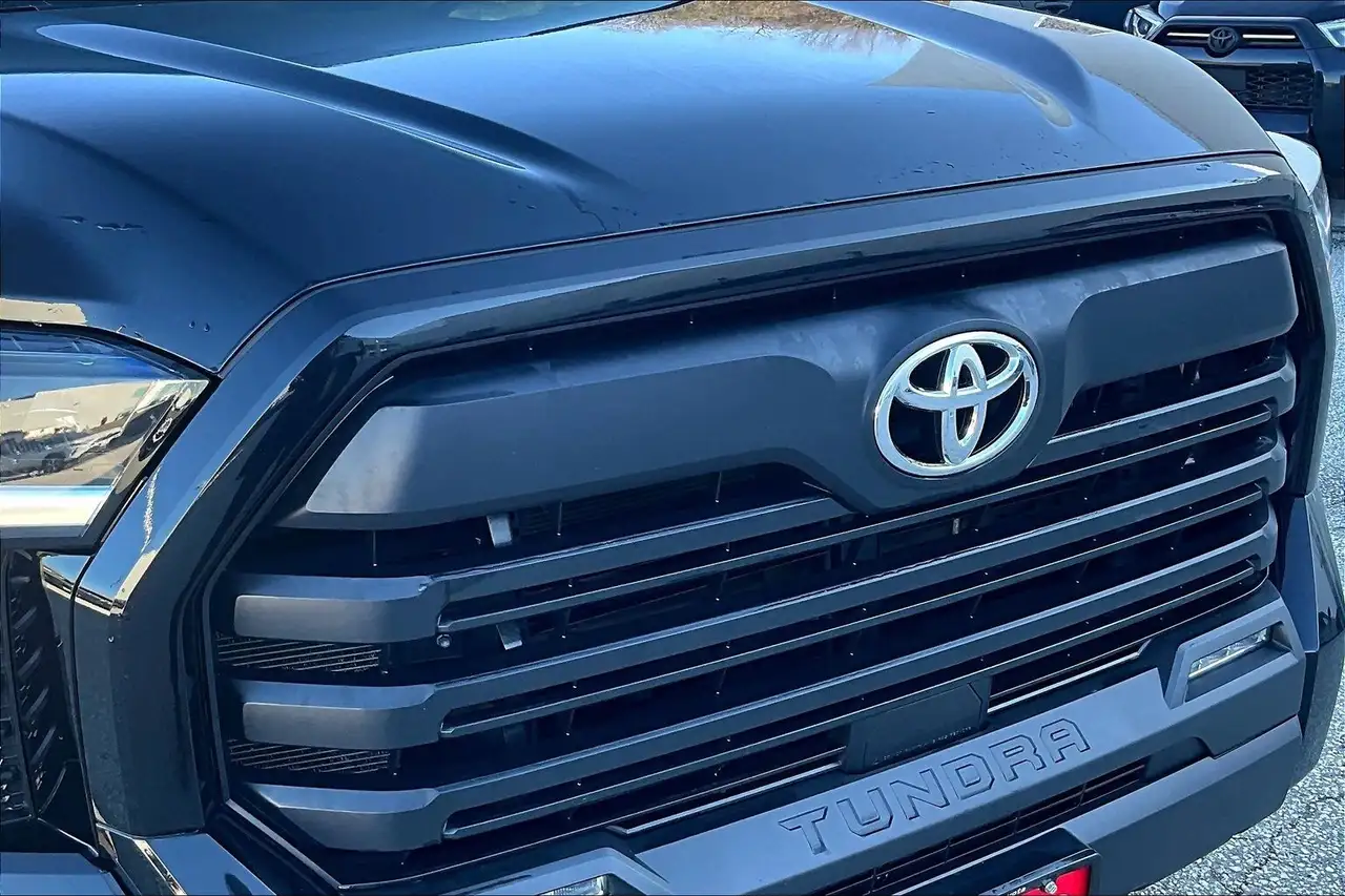 Toyota Tundra снимка Toyota Tundra