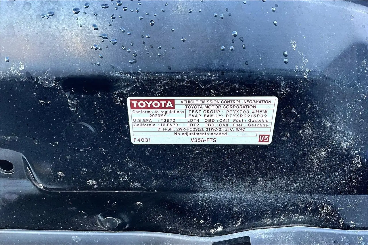Toyota Tundra снимка Toyota Tundra