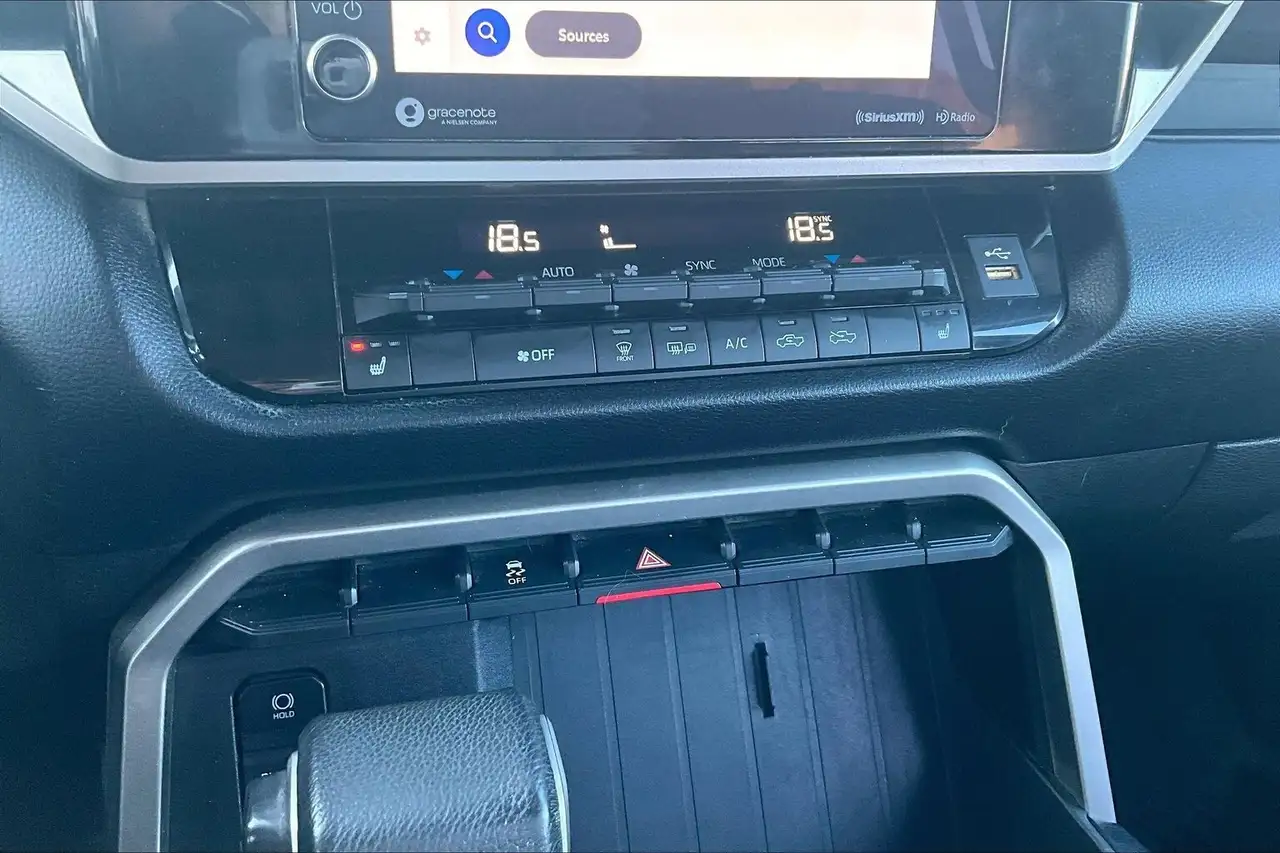 Toyota Tundra снимка Toyota Tundra