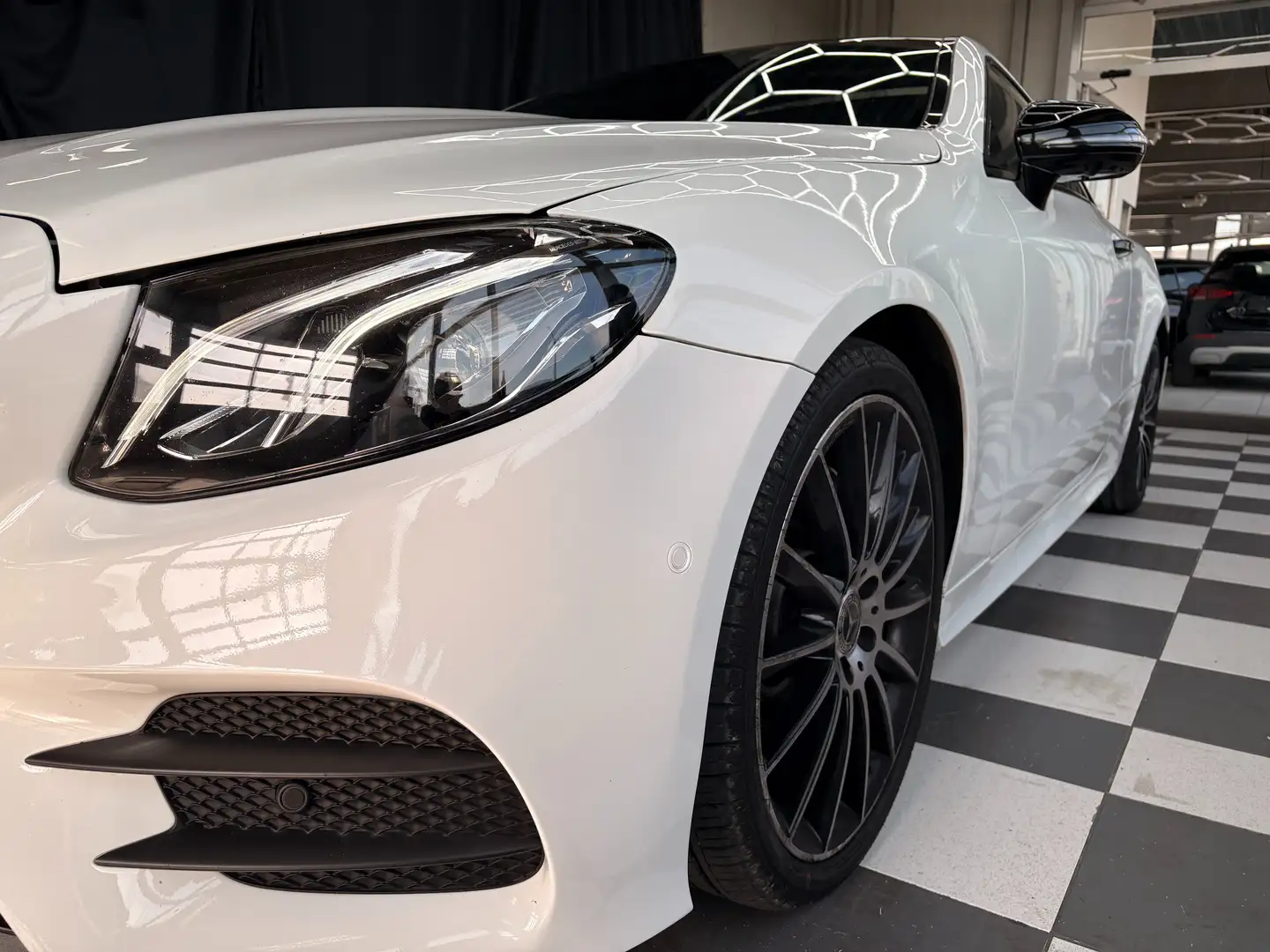 Mercedes-Benz E 200 E 200 (238.342) Weiß - 2