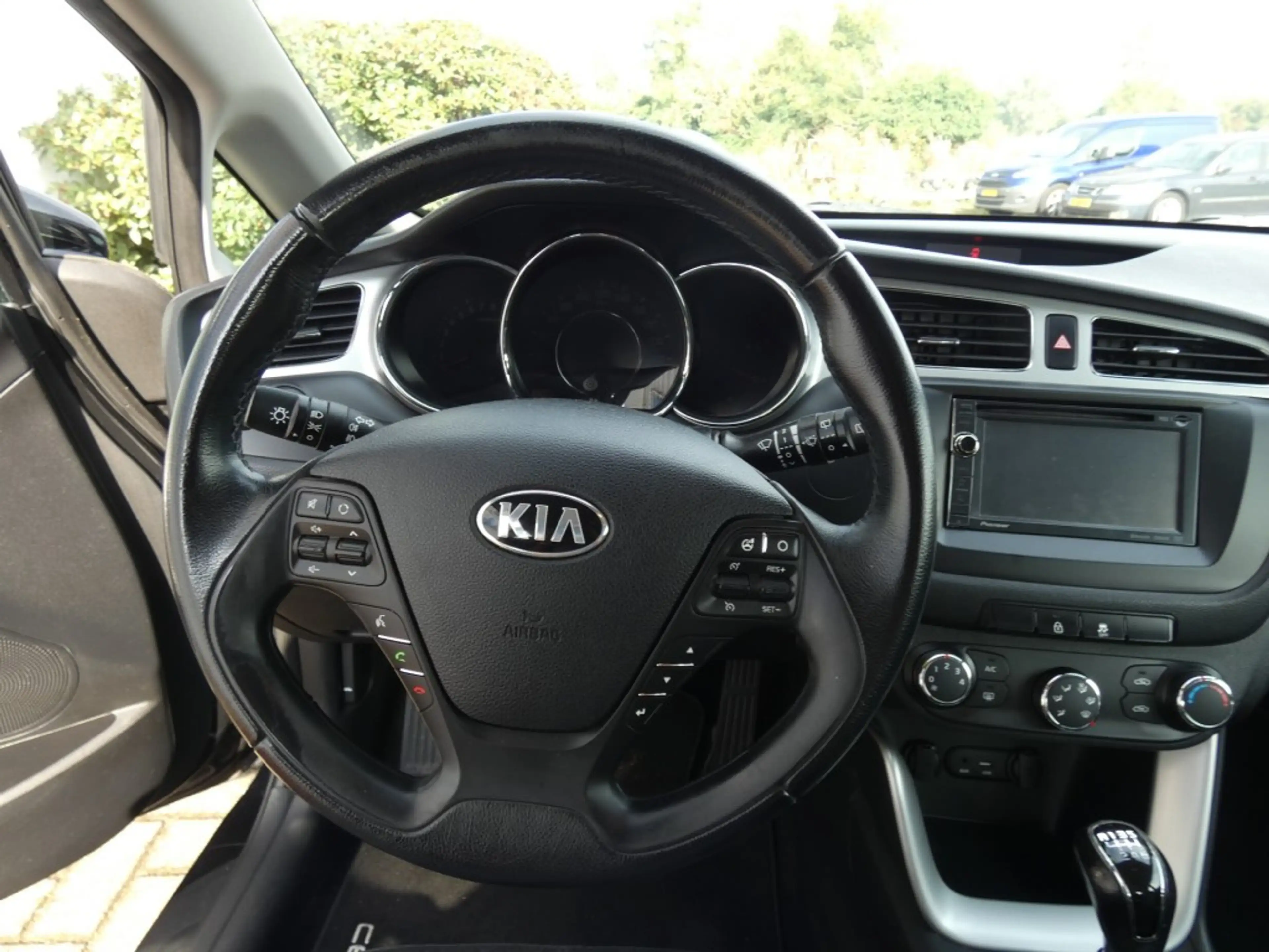 Kia Ceed / cee'd 1.6 GDI 20TH ANNIVERSARY,Airco,Cruise,Bltooth,Navi — photo 12
