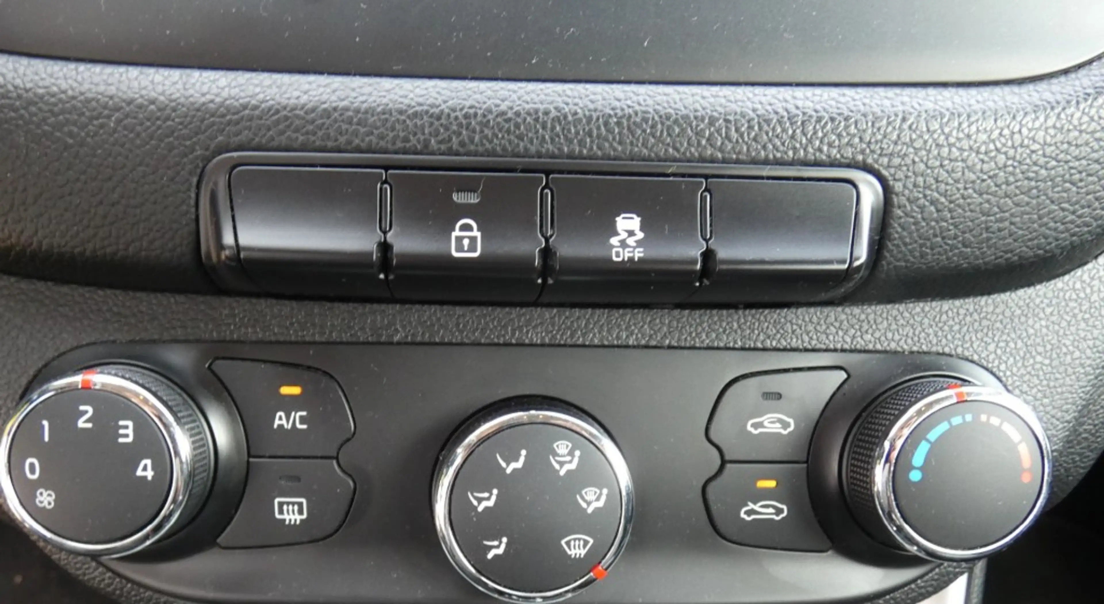 Kia Ceed / cee'd 1.6 GDI 20TH ANNIVERSARY,Airco,Cruise,Bltooth,Navi — photo 14