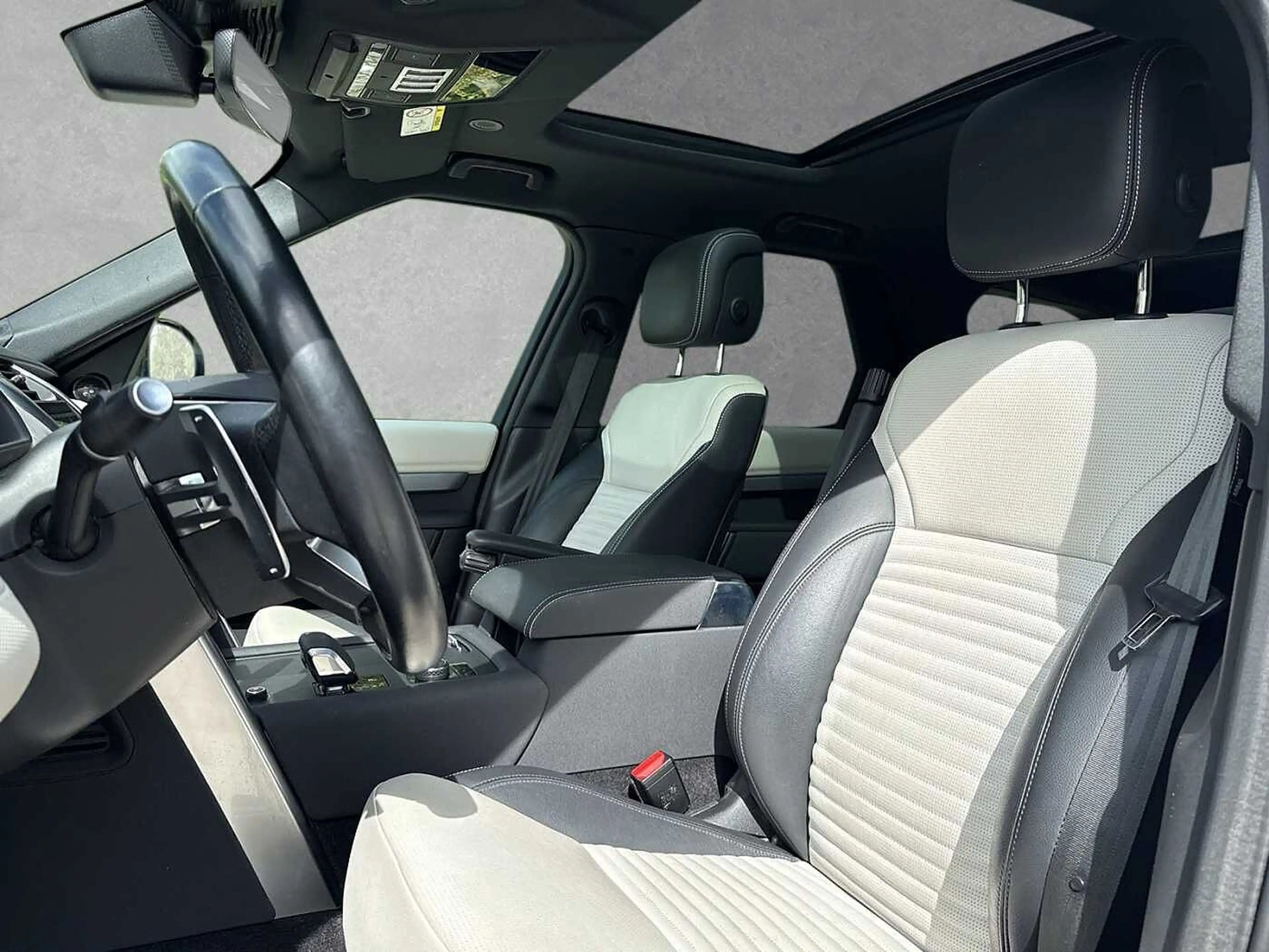 Land Rover Discovery D250 R-Dynamic SE — photo 10