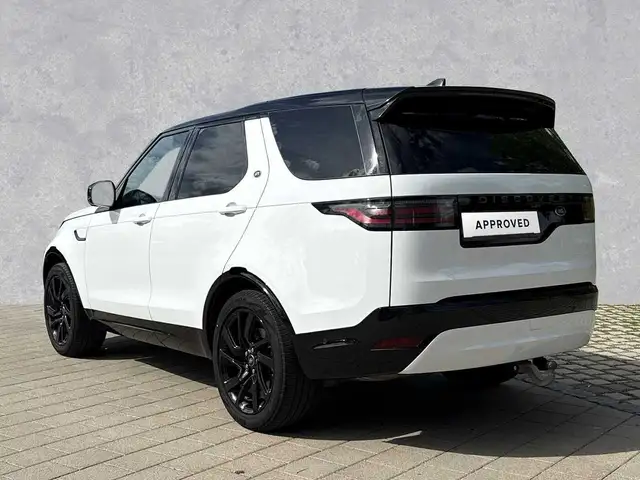 Land Rover Discovery view 2