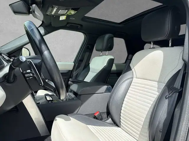Land Rover Discovery view 10