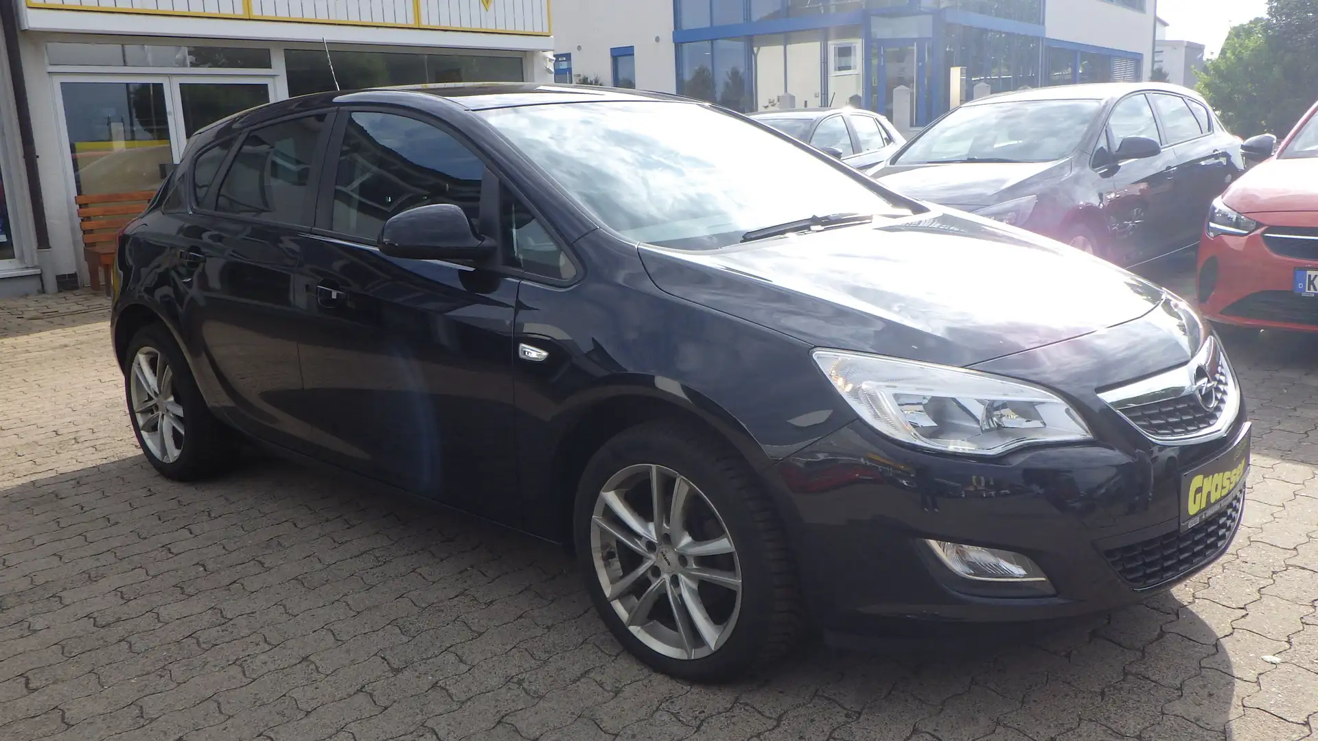 Opel Astra Design Edition Schwarz - 2