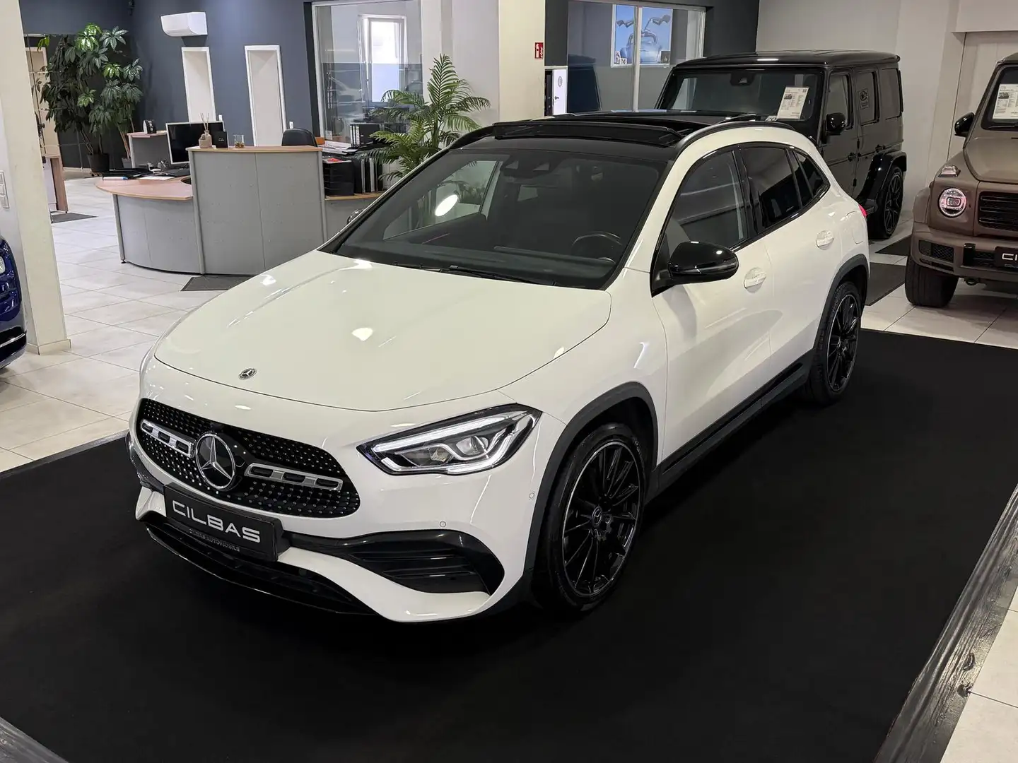 Mercedes-Benz GLA 220 d AMG-Line *PANO*AMBI*NIGHT*LED*20"*KAM Bílá - 2